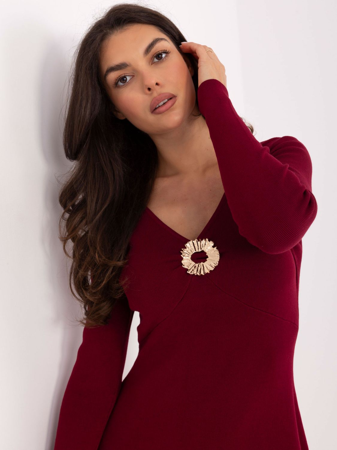 Rochie mini tricotată bordo, cu decolteu în V și textură reiată