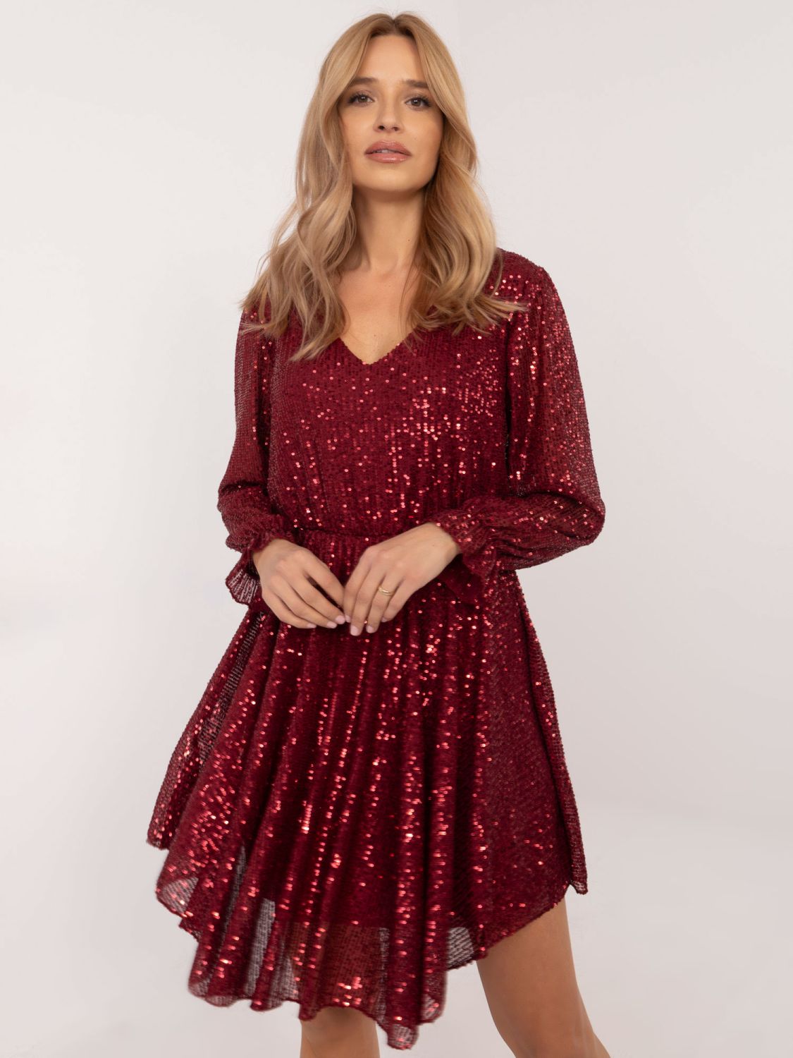 Rochie cocktail asimetrică bordo cu paiete