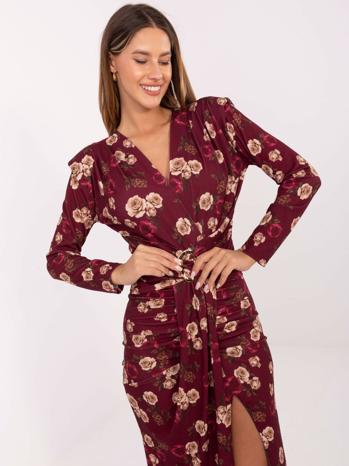 Rochie midi tip creion bordo cu imprimeu floral, mâneci lungi și decolteu petrecut