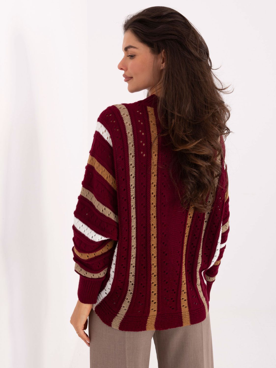 Pulover bordo cu model ajurat și dungi