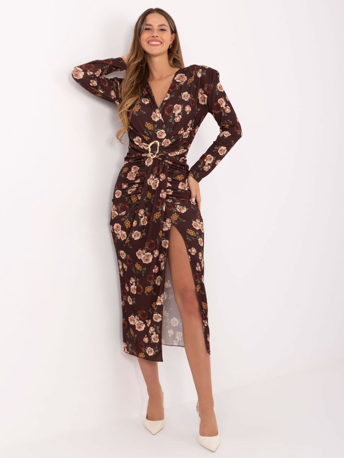 Rochie midi maro cu imprimeu floral și decolteu petrecut