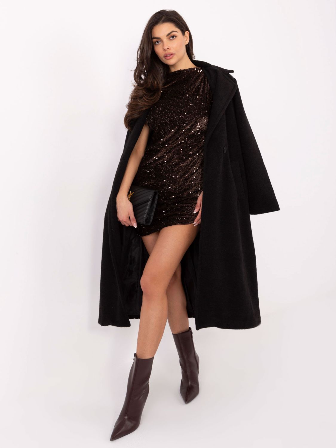 Rochie mini maro de cocktail cu aplicație cu paiete