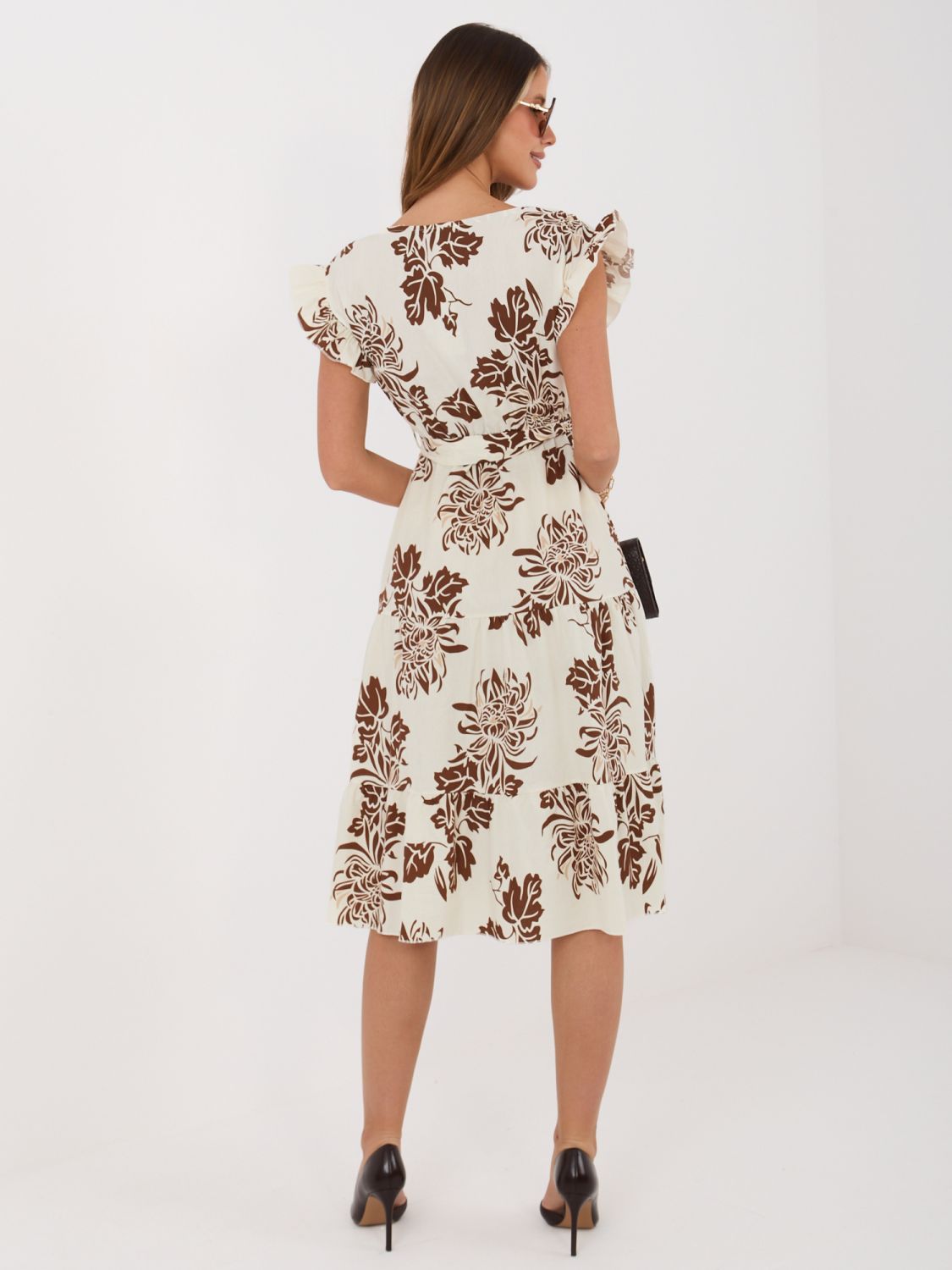 Rochie midi maro evazată cu curea și volan