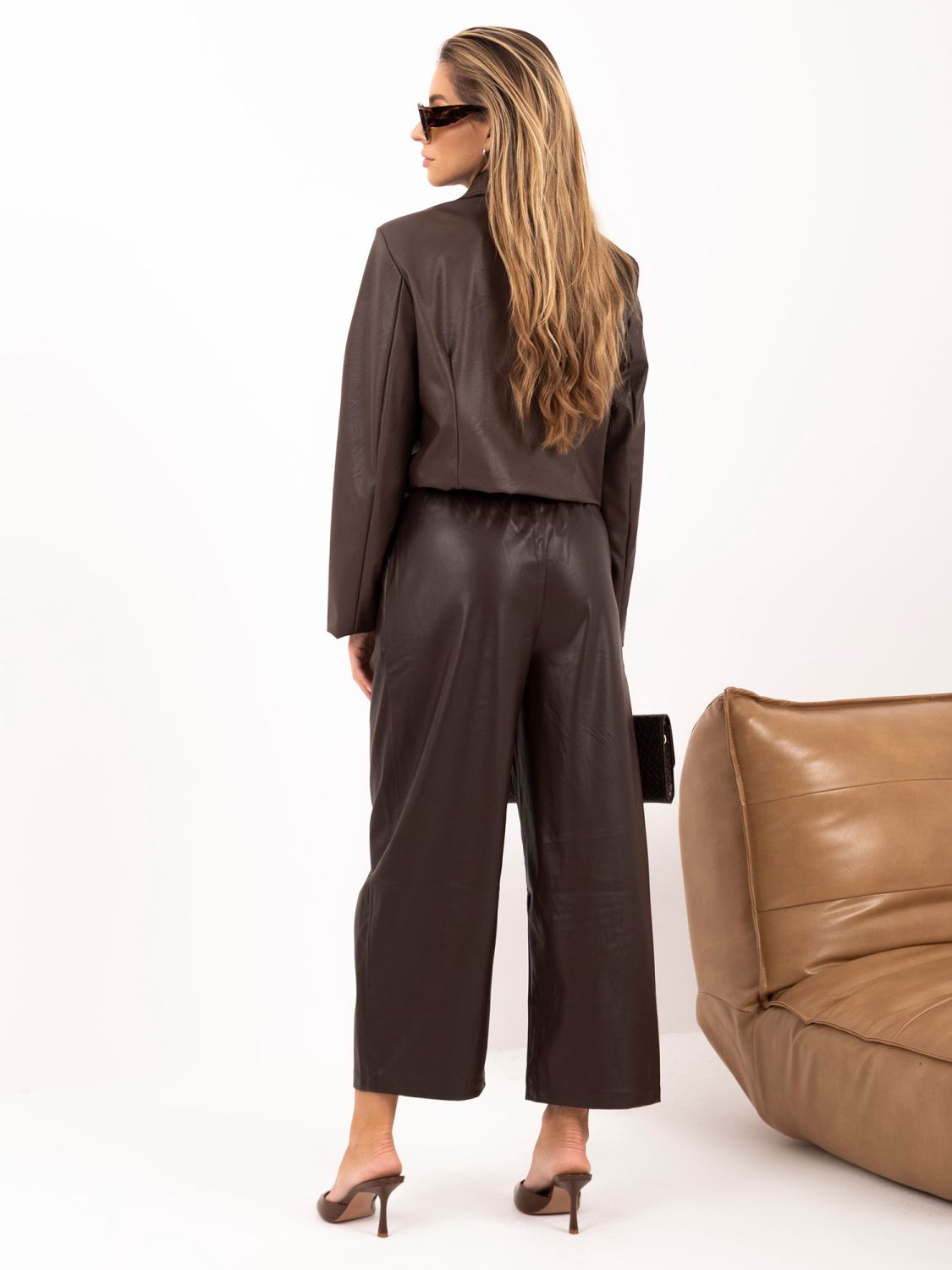 Pantaloni largi maro din piele ecologică cu talie înaltă