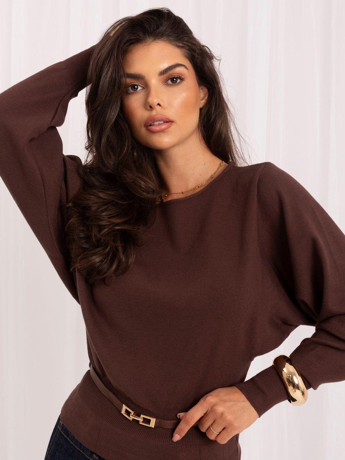 Pulover elegant maro cu curea și decolteu tip bărcuță