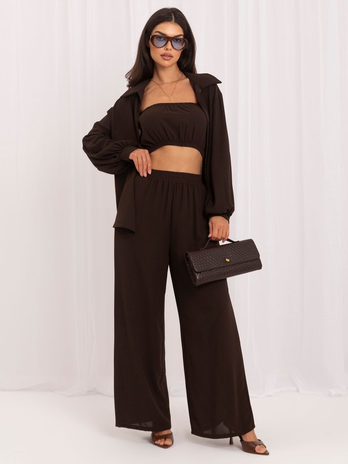 Set maro din trei piese cu top, cămașă și pantaloni