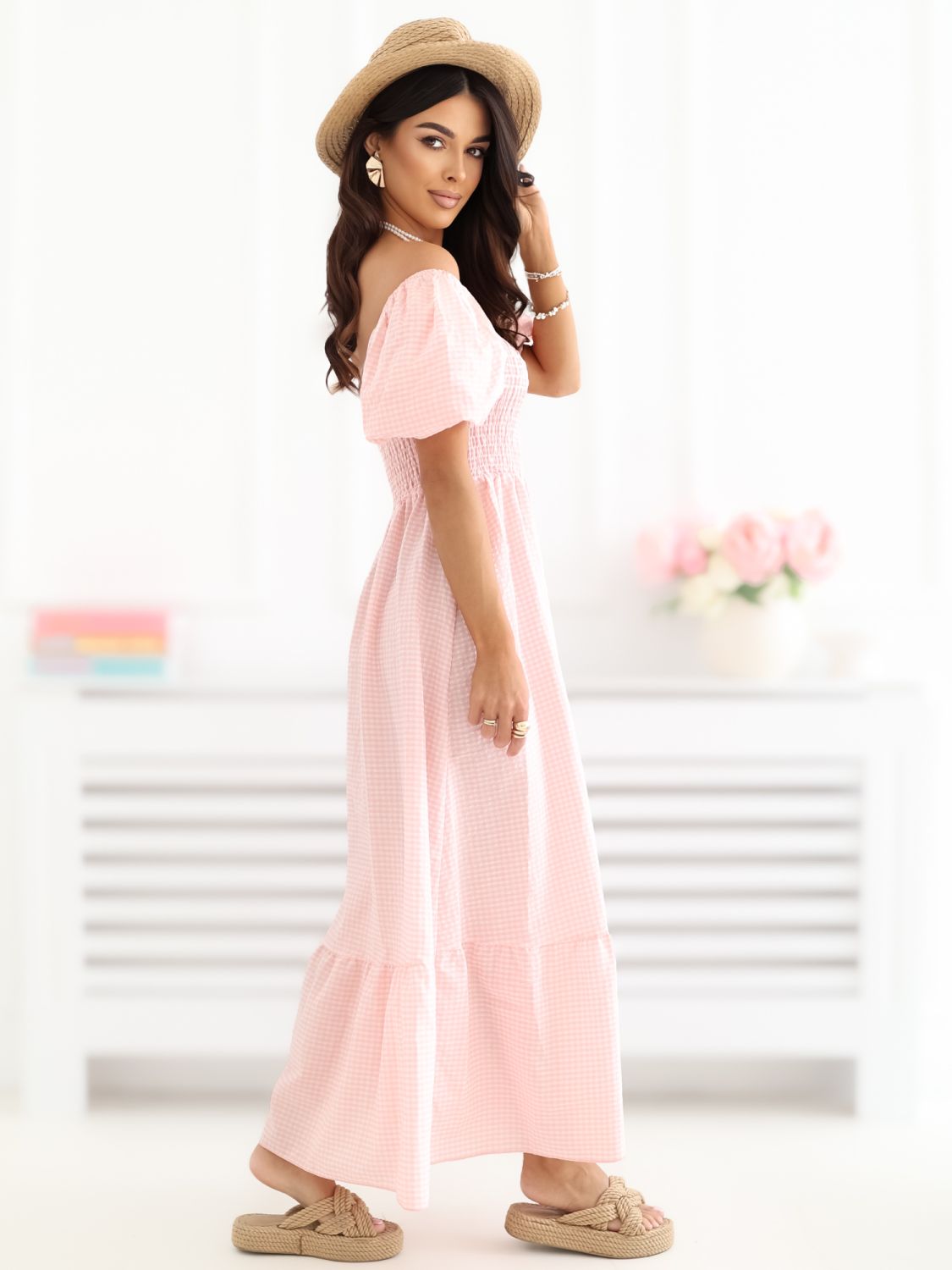 Rochie midi portocalie cu volan și model în carouri