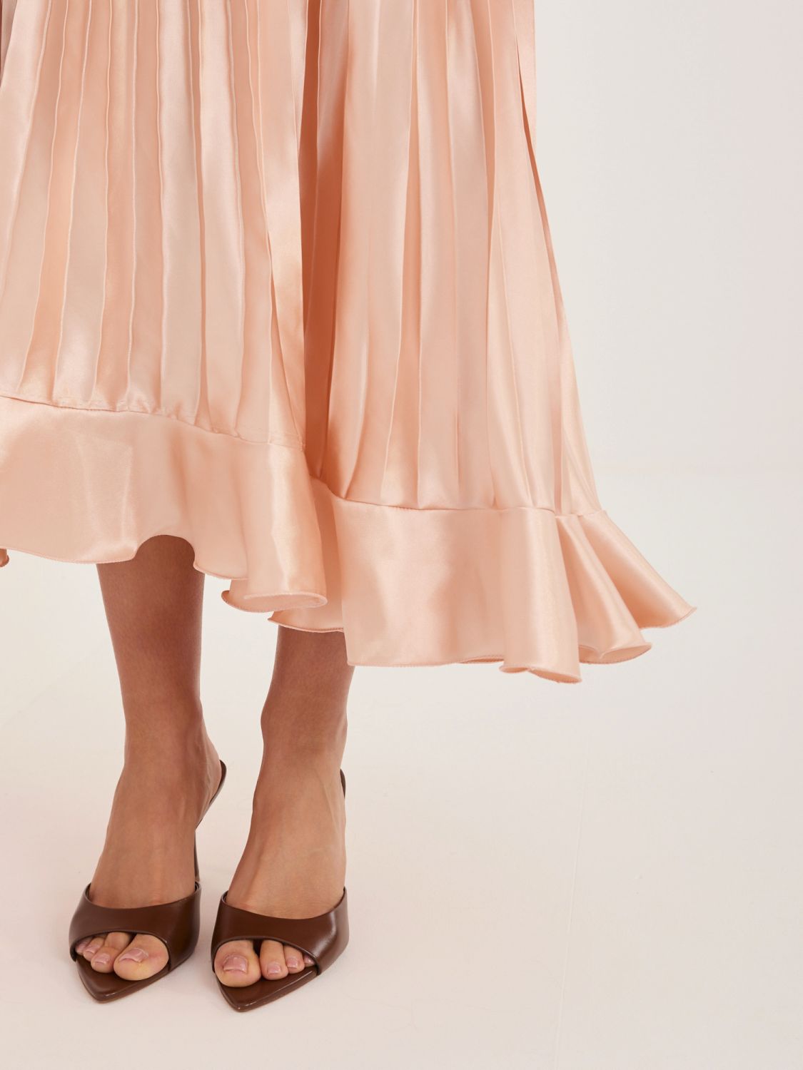 Rochie midi de cocktail cu volan și cordon