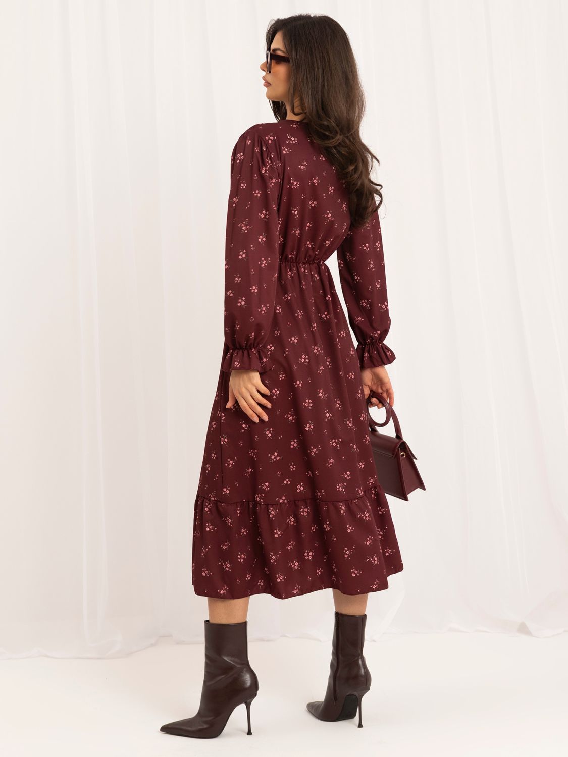Rochie midi bordo cu imprimeu floral și volan