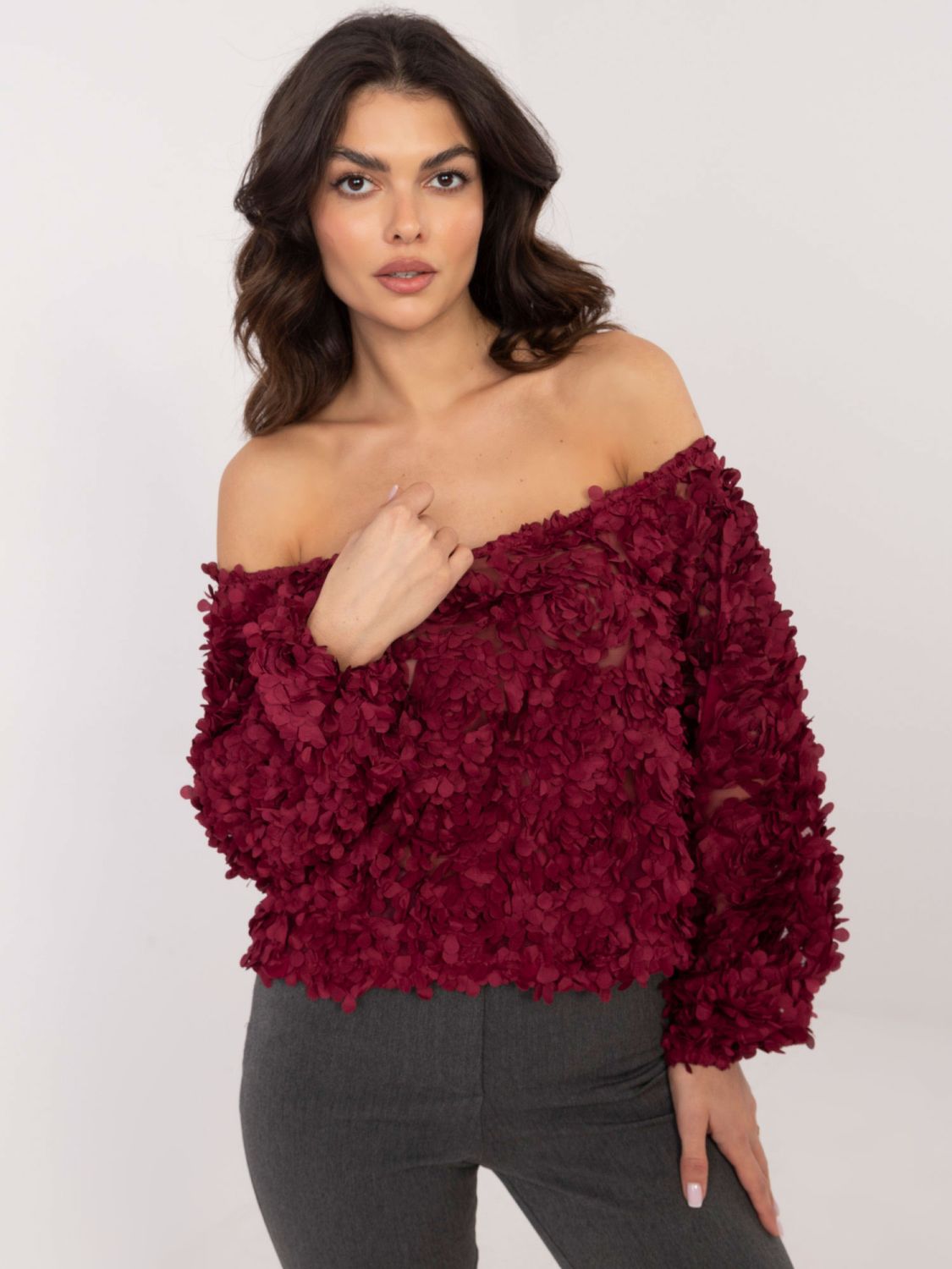 Bluză elegantă bordo cu umeri goi