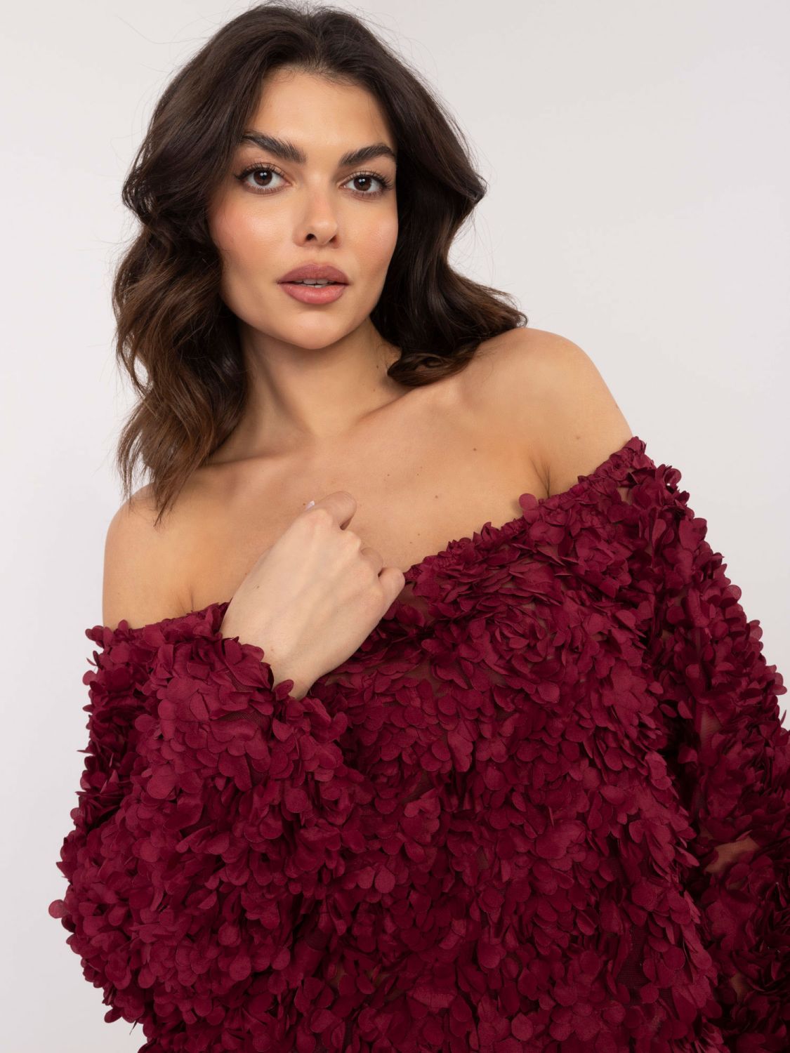 Bluză elegantă bordo cu umeri goi