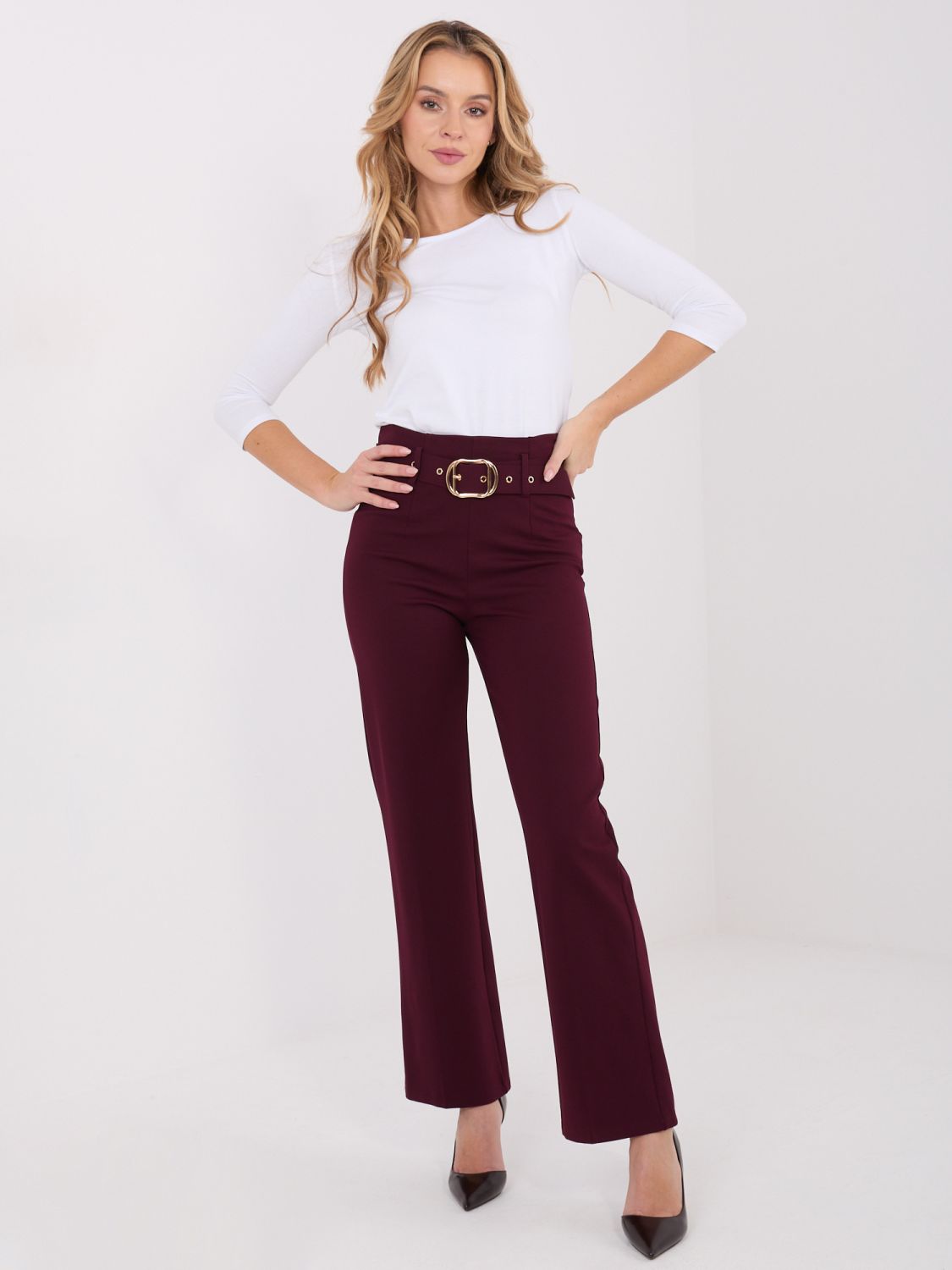 Pantaloni eleganți bordo cu talie înaltă și curea