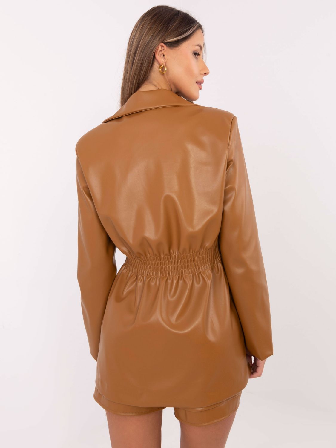 Sacou camel elegant cu căptușeală și închidere dublă