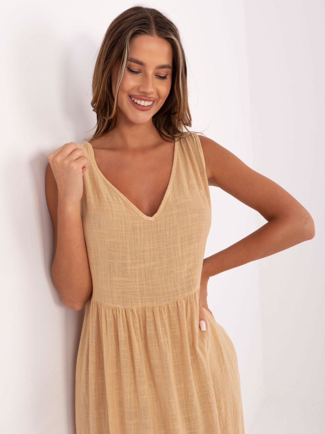 Rochie maxi cu decolteu în V în culoarea camel