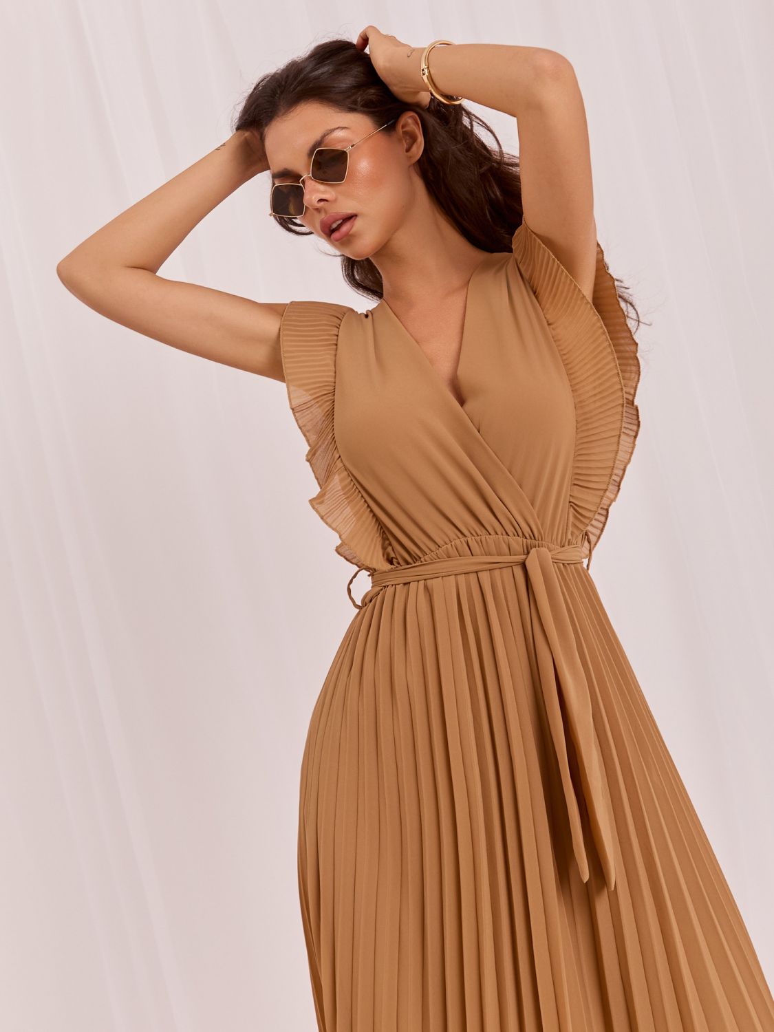 Rochie midi maro evazată cu curea