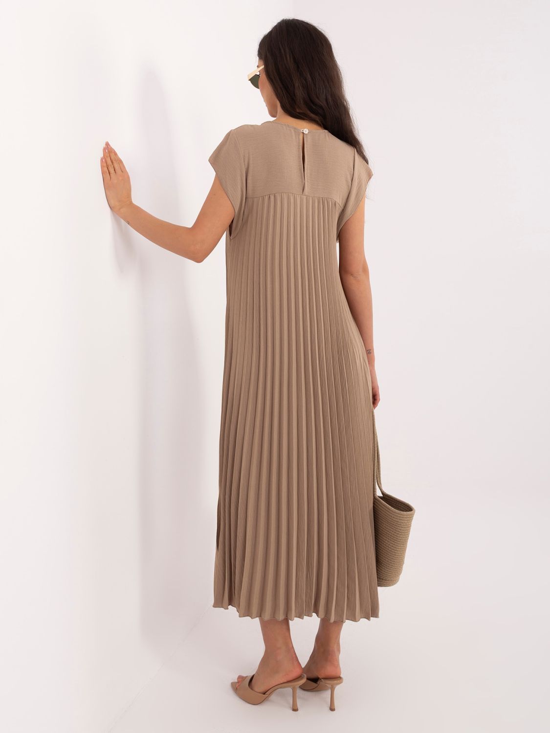 Rochie midi bej cu buzunare, stil cocktail