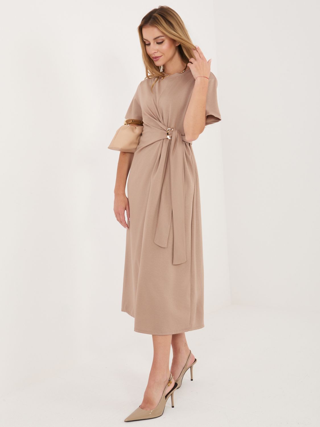 Rochie midi bej cu mânecă scurtă