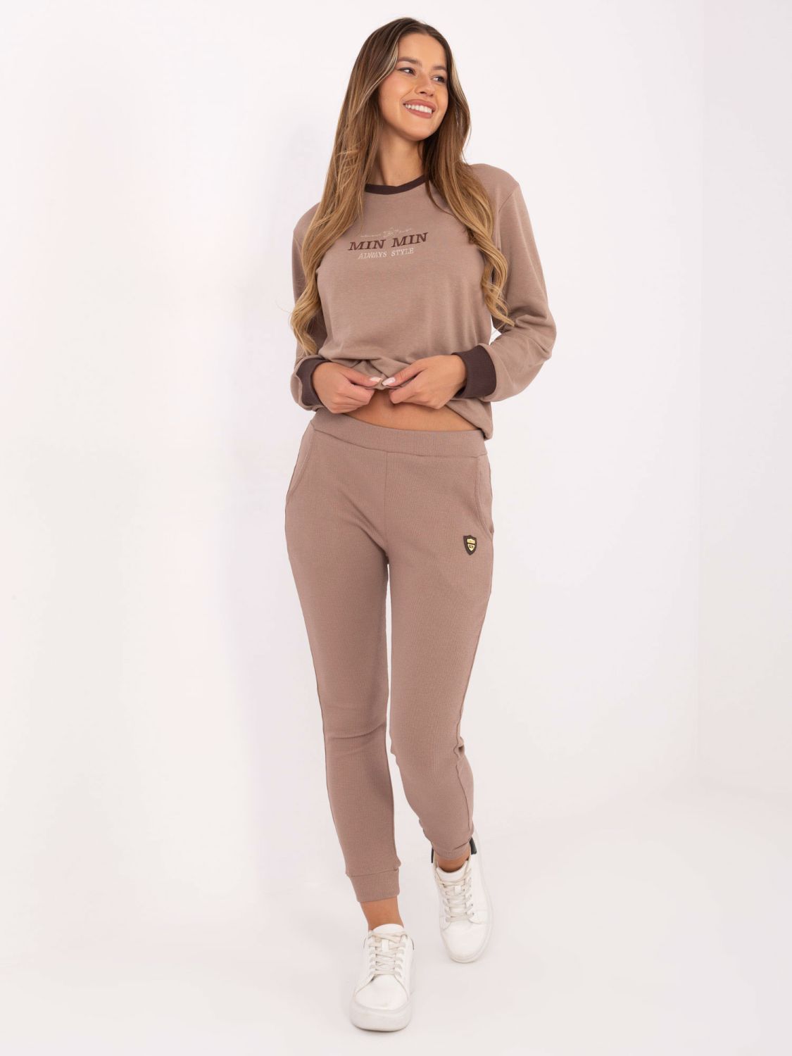 Pantaloni de trening bej din bumbac cu material reiat