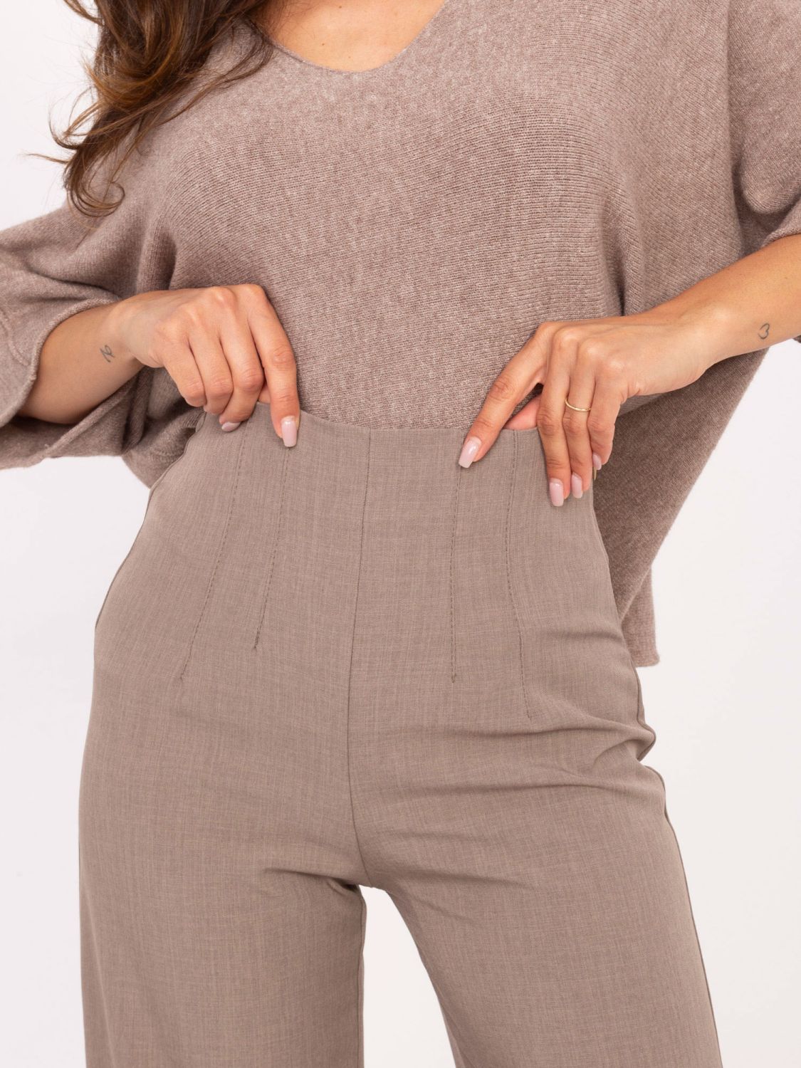 Pantaloni eleganți bej cu talie înaltă