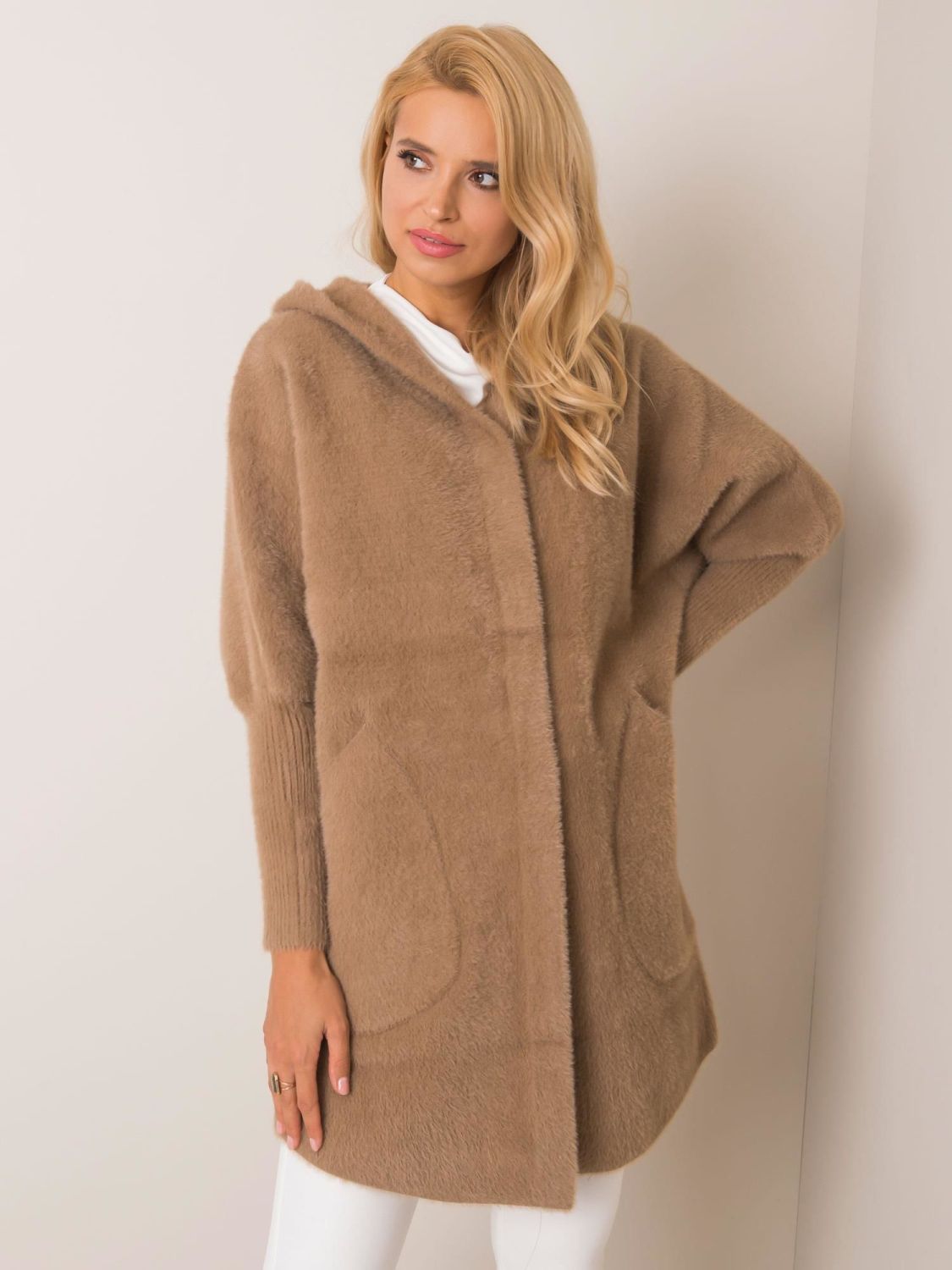 Palton bej din alpaca cu glugă