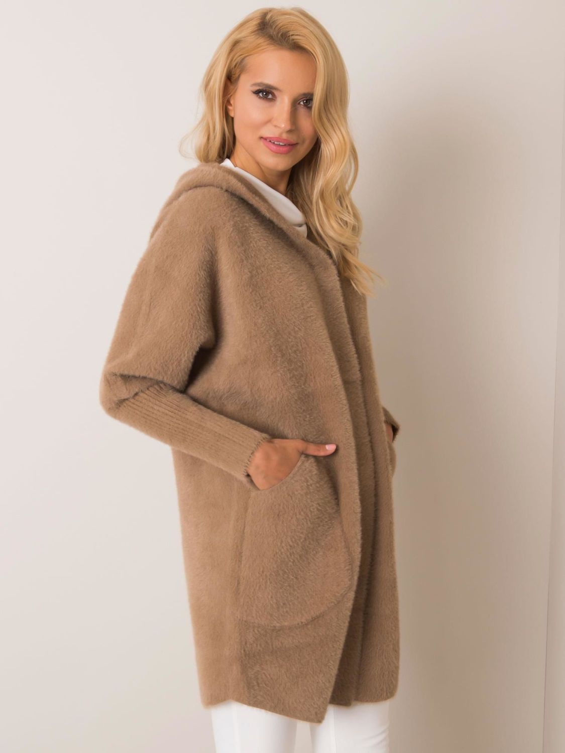 Palton bej din alpaca cu glugă