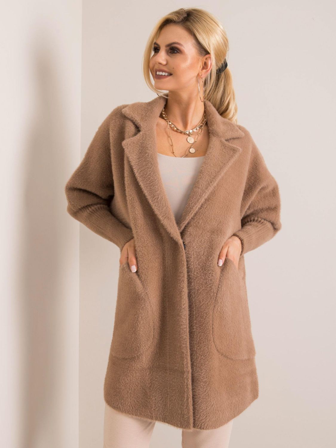 Palton bej închis din alpaca