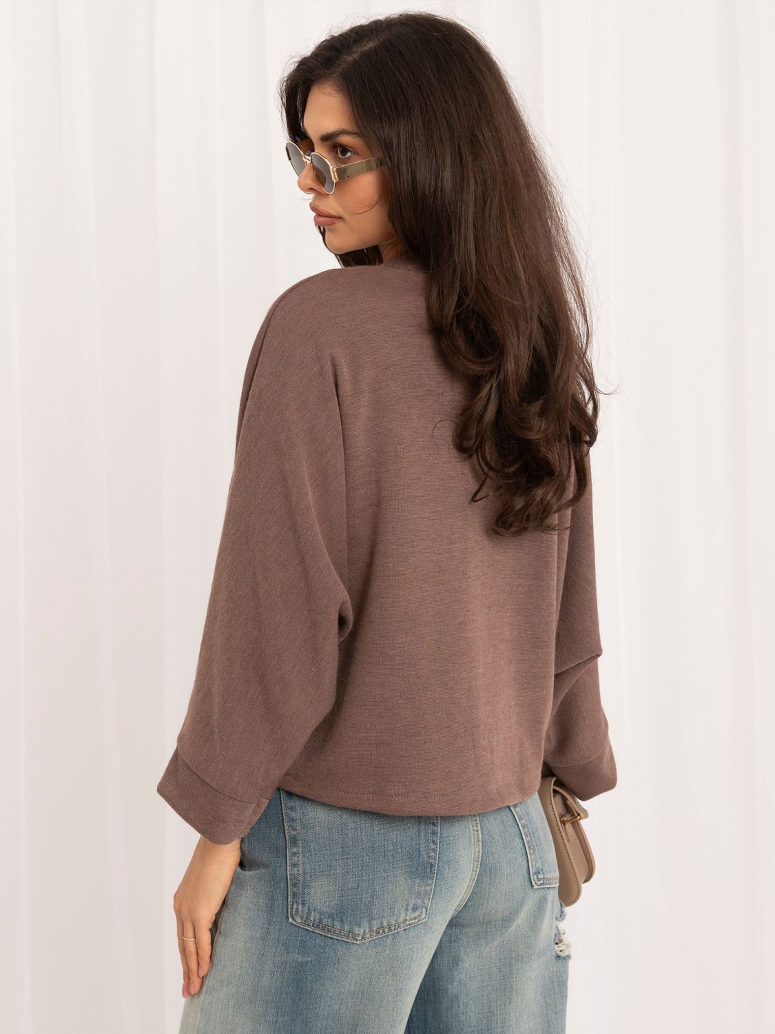 Pulover elegant bej cu decolteu în V