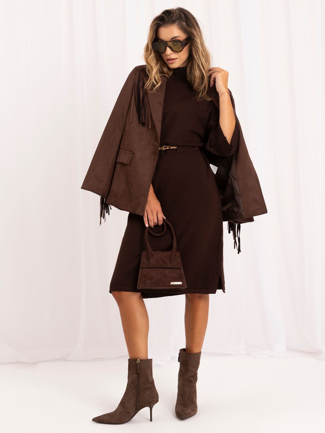 Rochie tricotată oversize maro cu curea și guler înalt