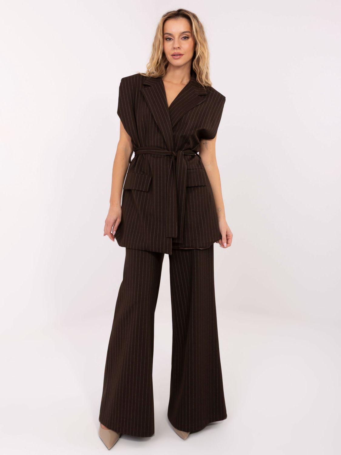 Vestă elegantă maro cu dungi și curea