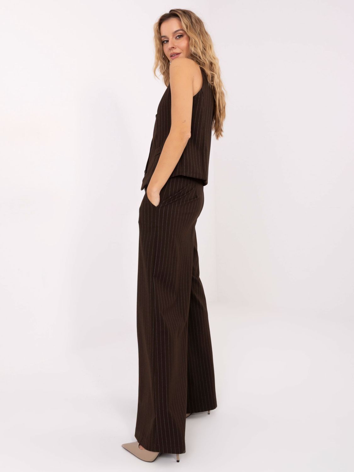 Vestă elegantă maro cu dungi și căptușeală