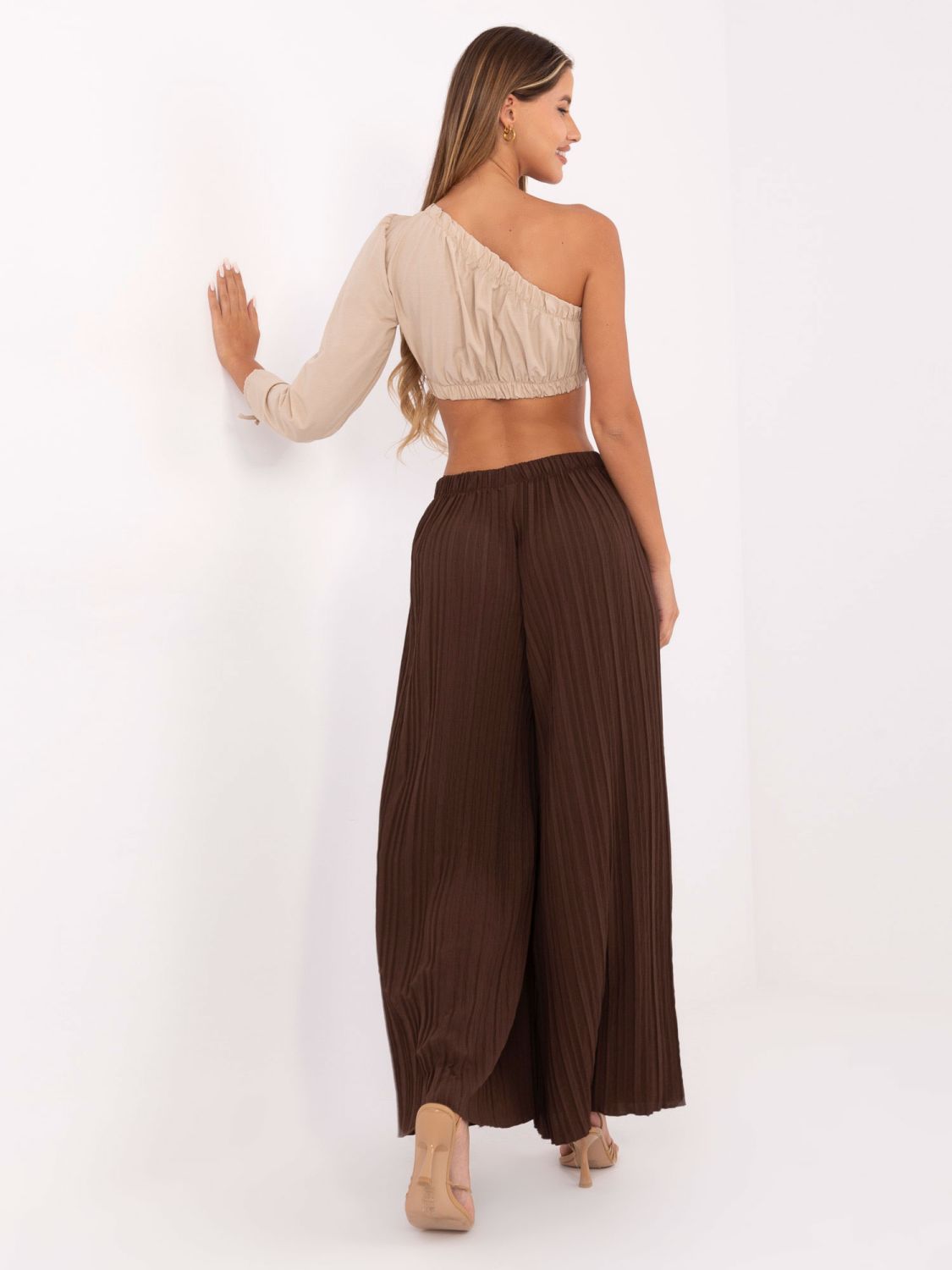 Pantaloni maro stilați