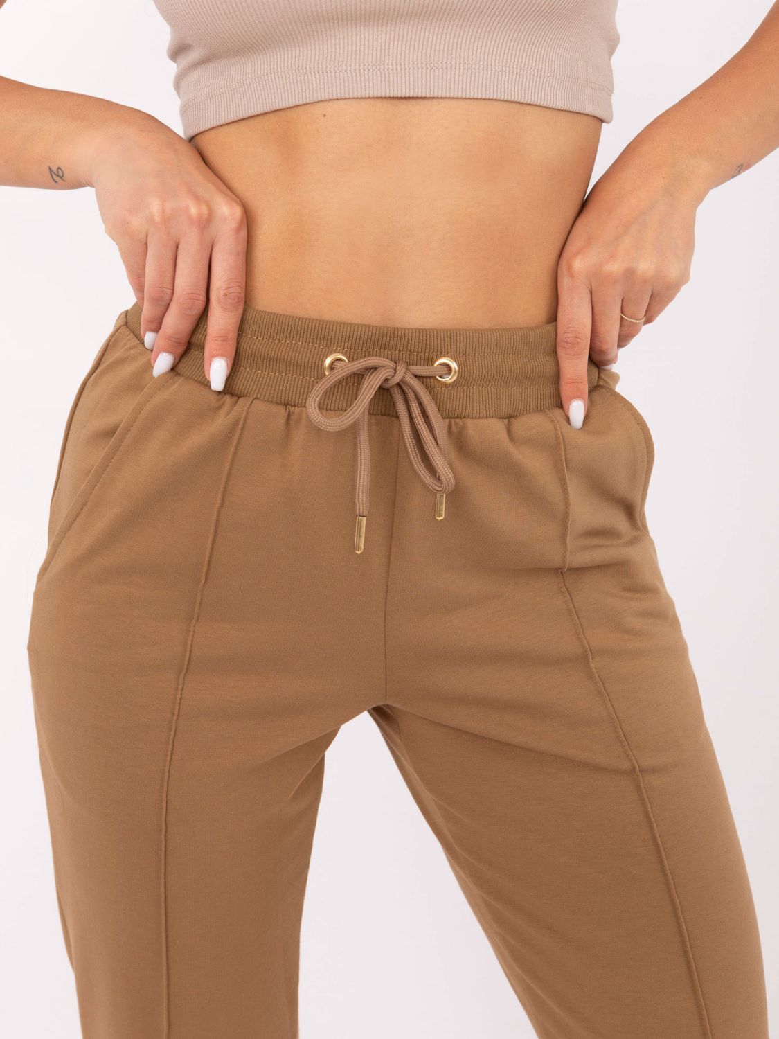Pantaloni sportivi eleganți în culoarea camel