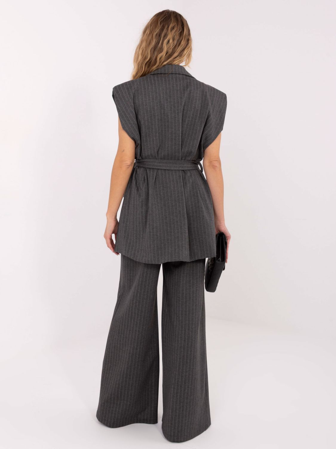 Vestă elegantă gri cu dungi și curea