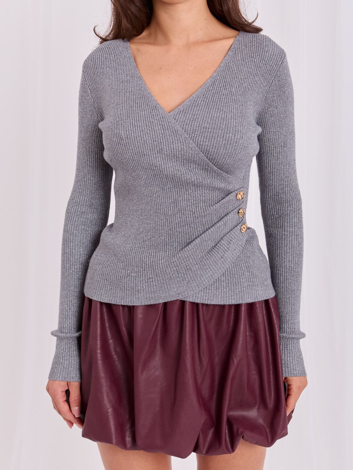 Pulover elegant gri cu decolteu petrecut