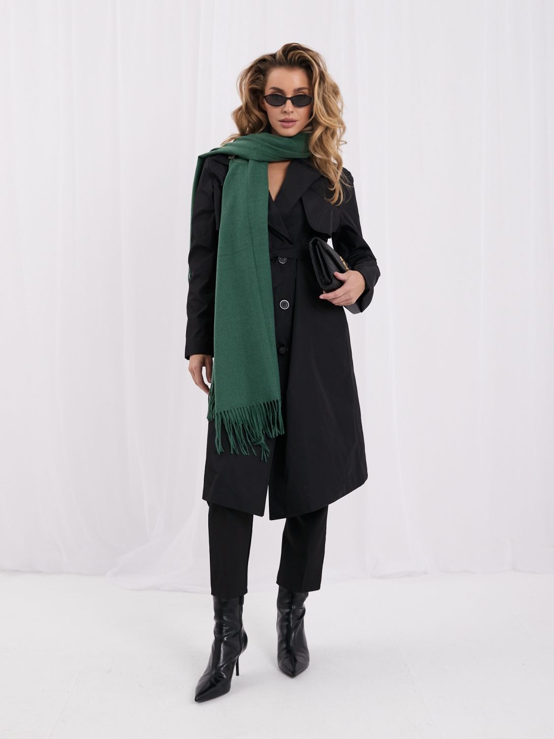 Eșarfă verde închis cu model simplu și franjuri
