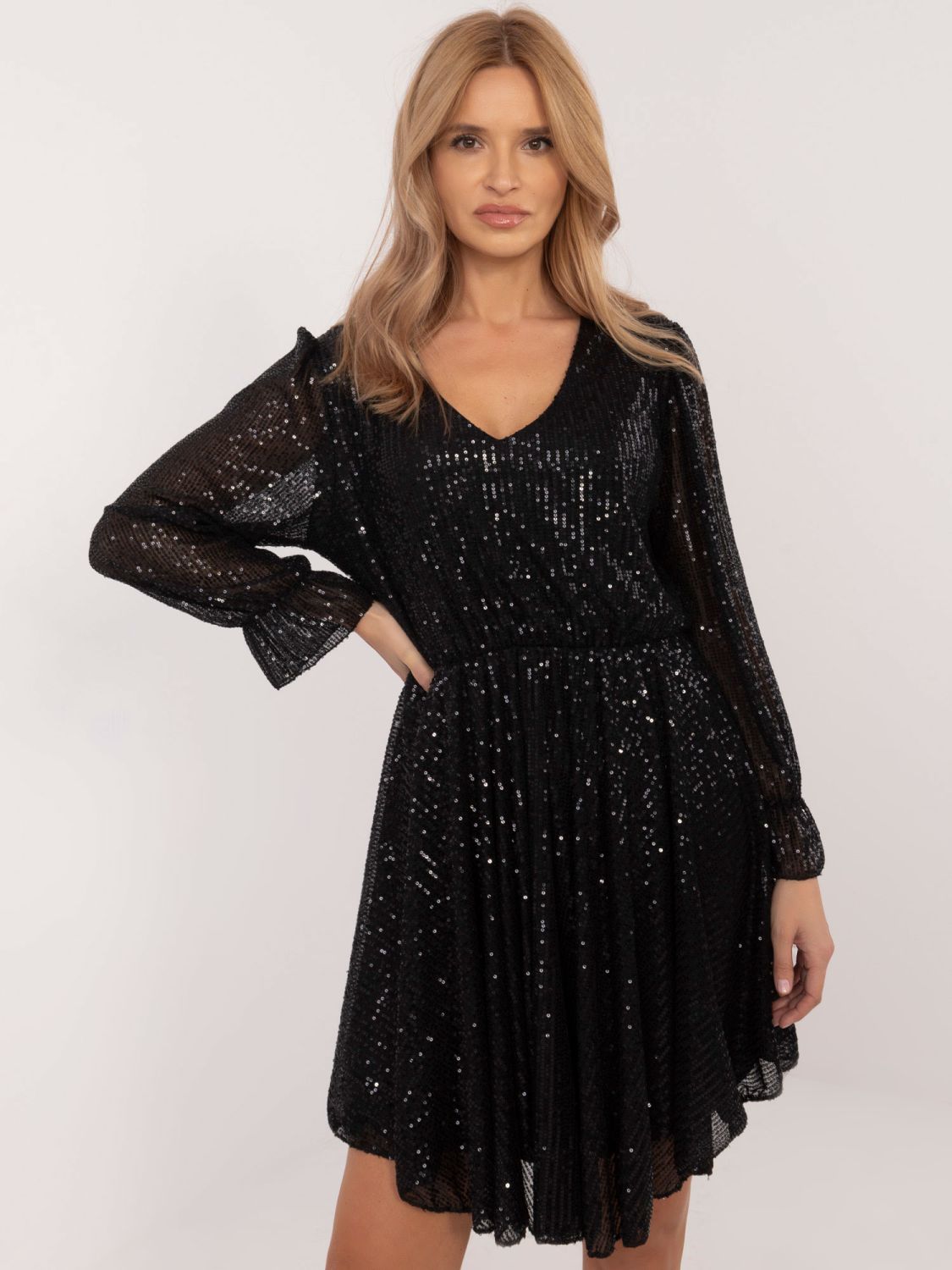 Rochie cocktail asimetrică neagră cu paiete
