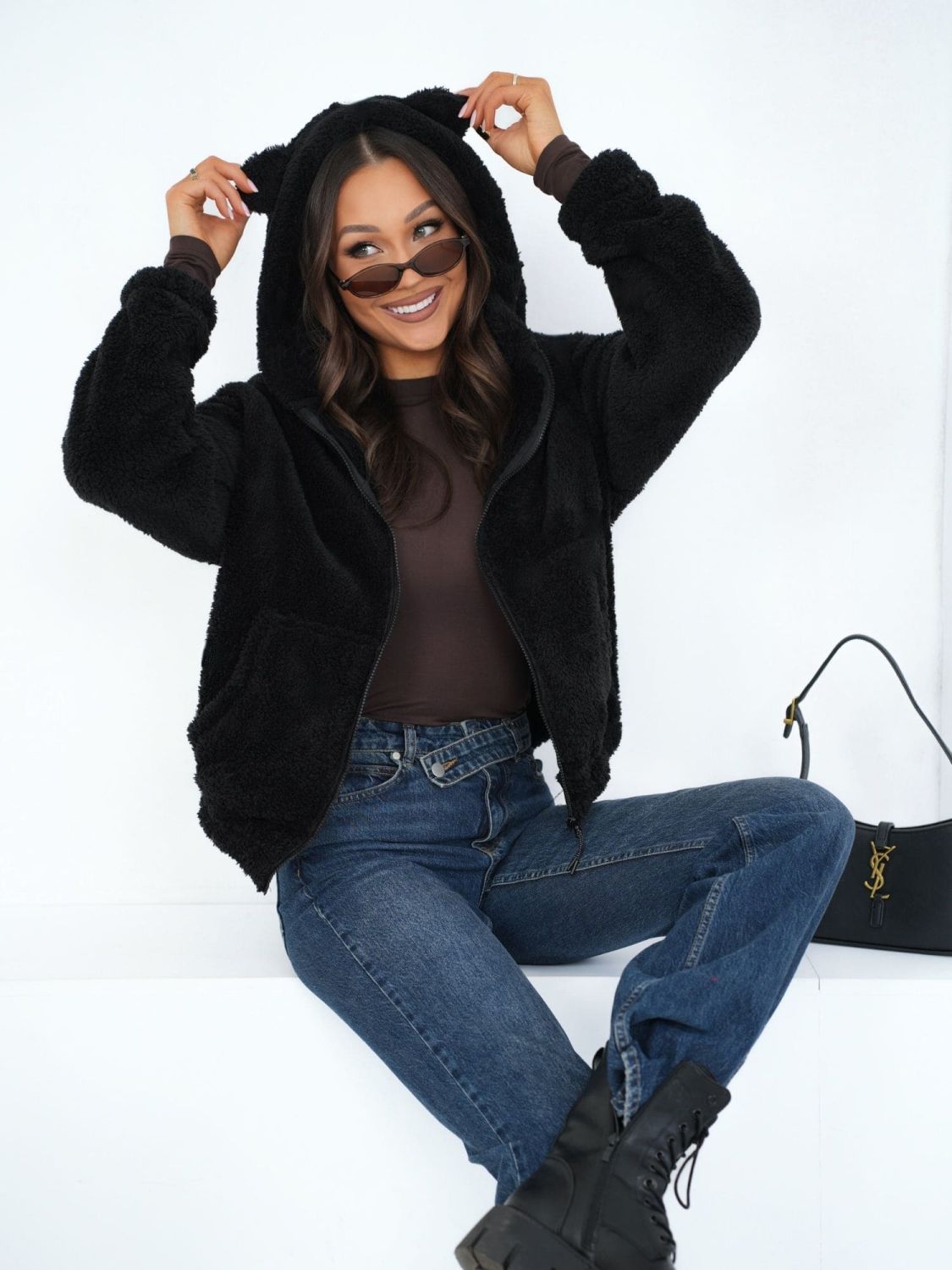 Hanorac negru cu fermoar și glugă