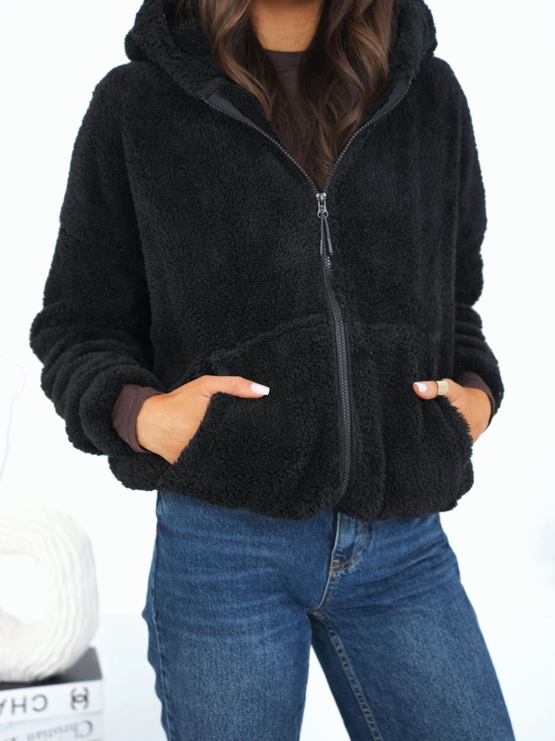 Hanorac negru cu fermoar și glugă