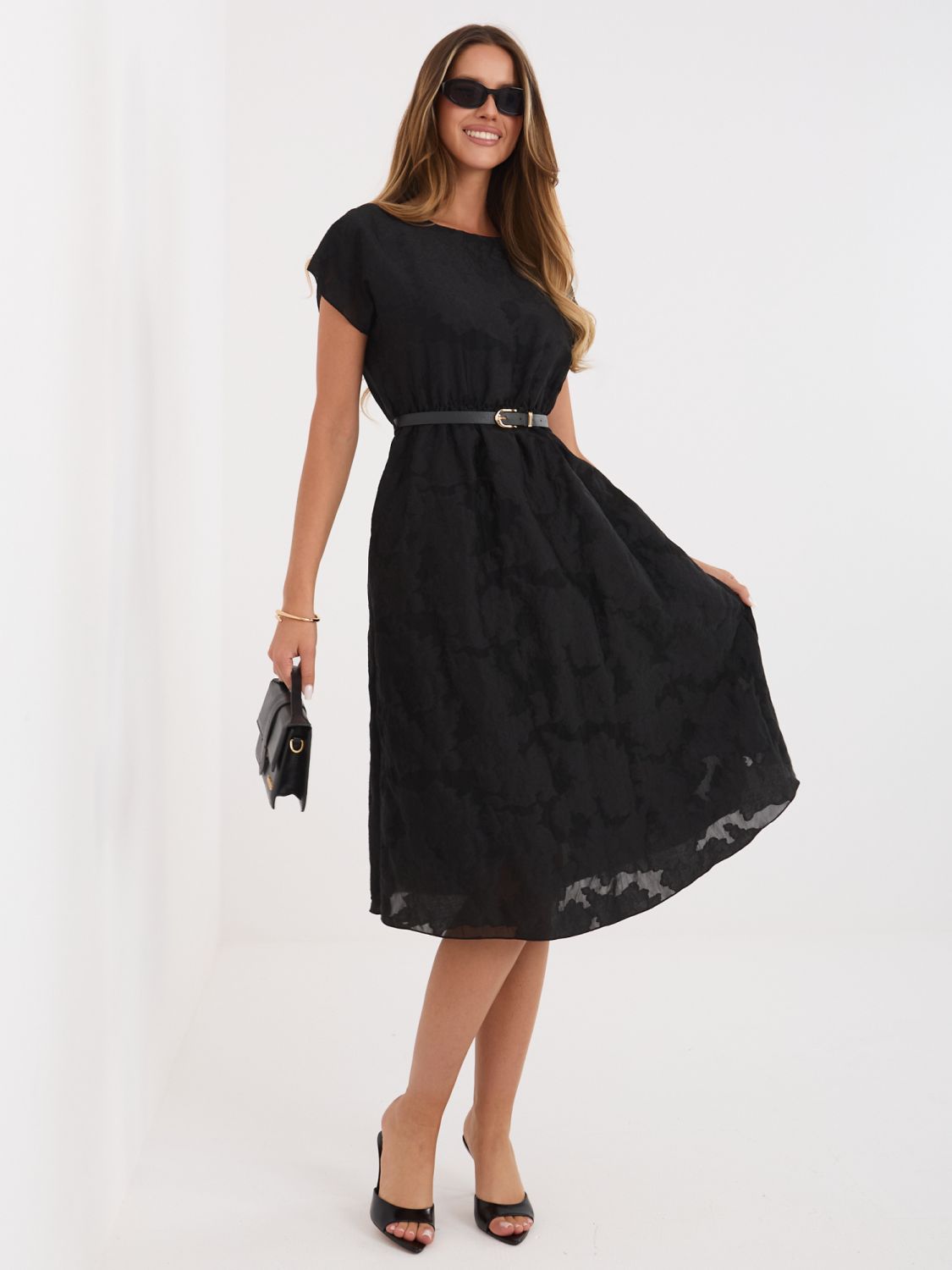 Rochie midi neagră evazată cu curea