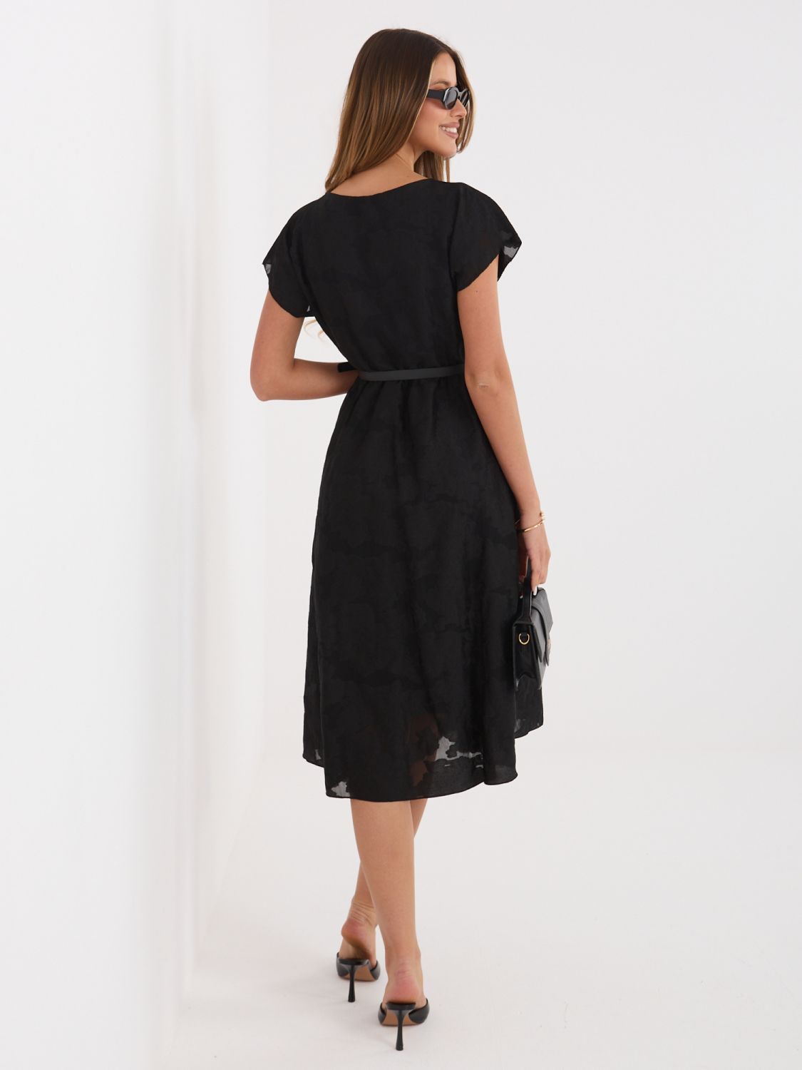 Rochie midi neagră evazată cu curea