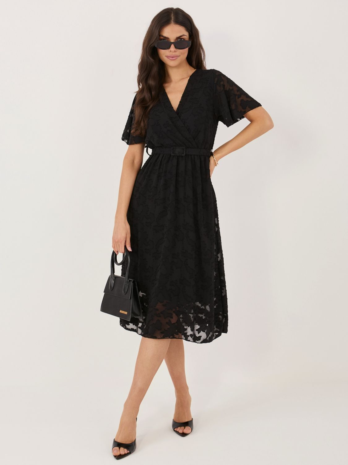 Rochie midi neagră evazată cu curea