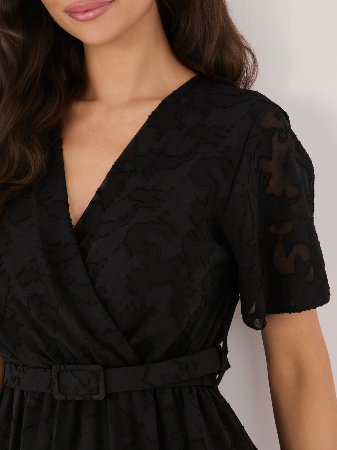 Rochie midi neagră evazată cu curea