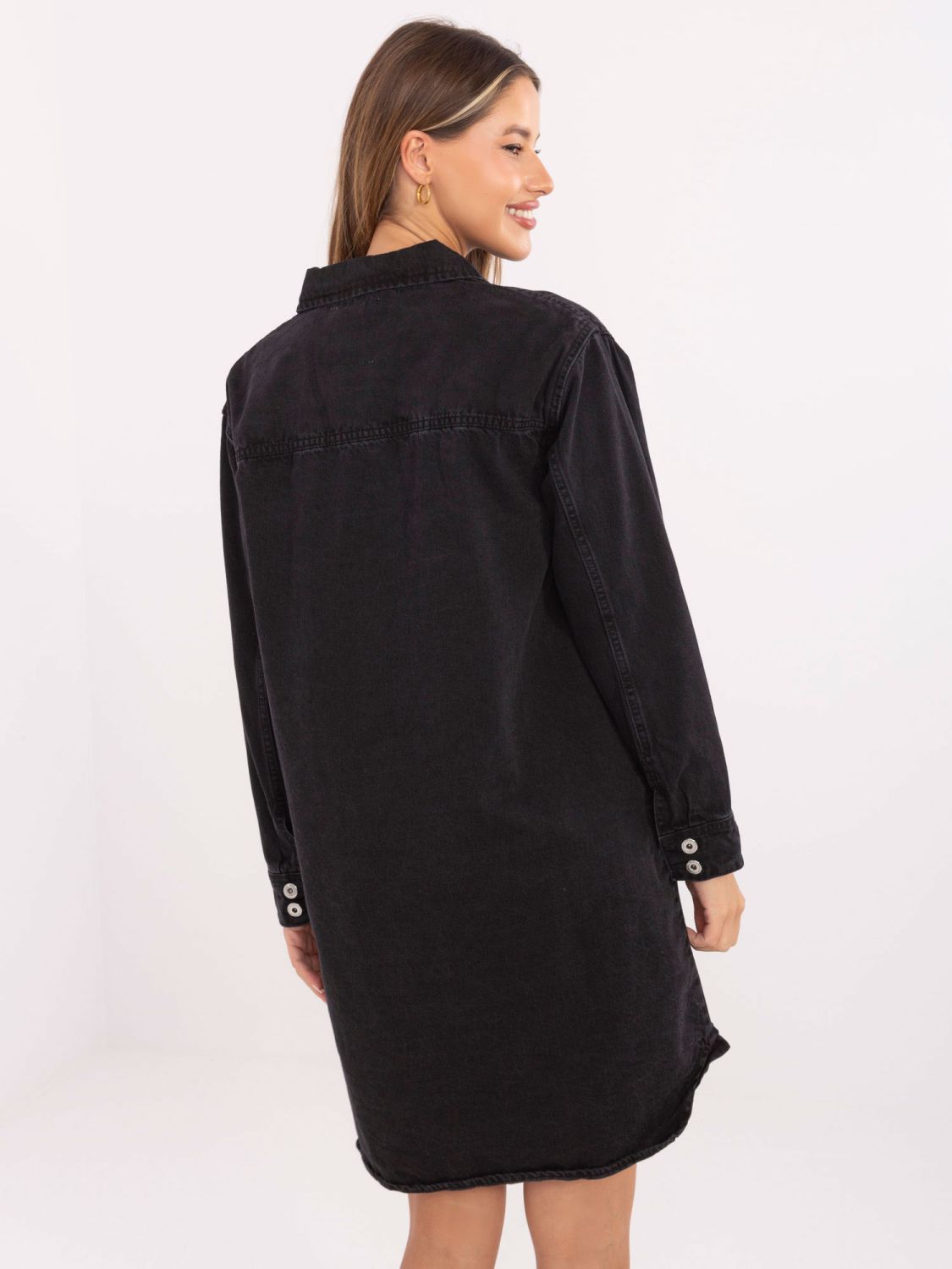 Rochie simplă neagră cu mâneci lungi