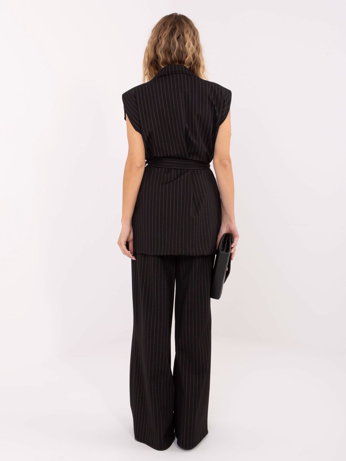 Vestă elegantă neagră cu dungi și curea