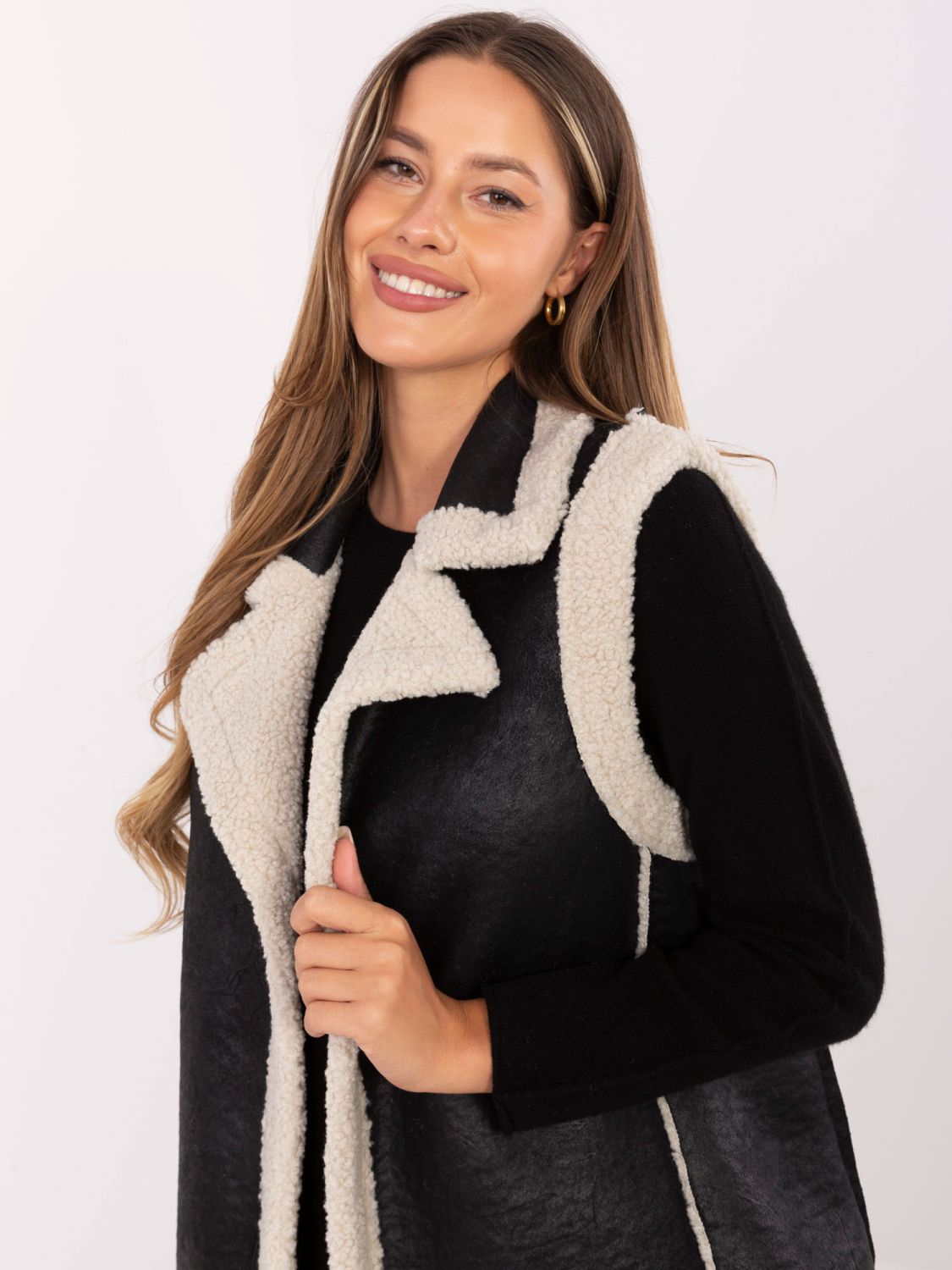 Vesta neagră elegantă