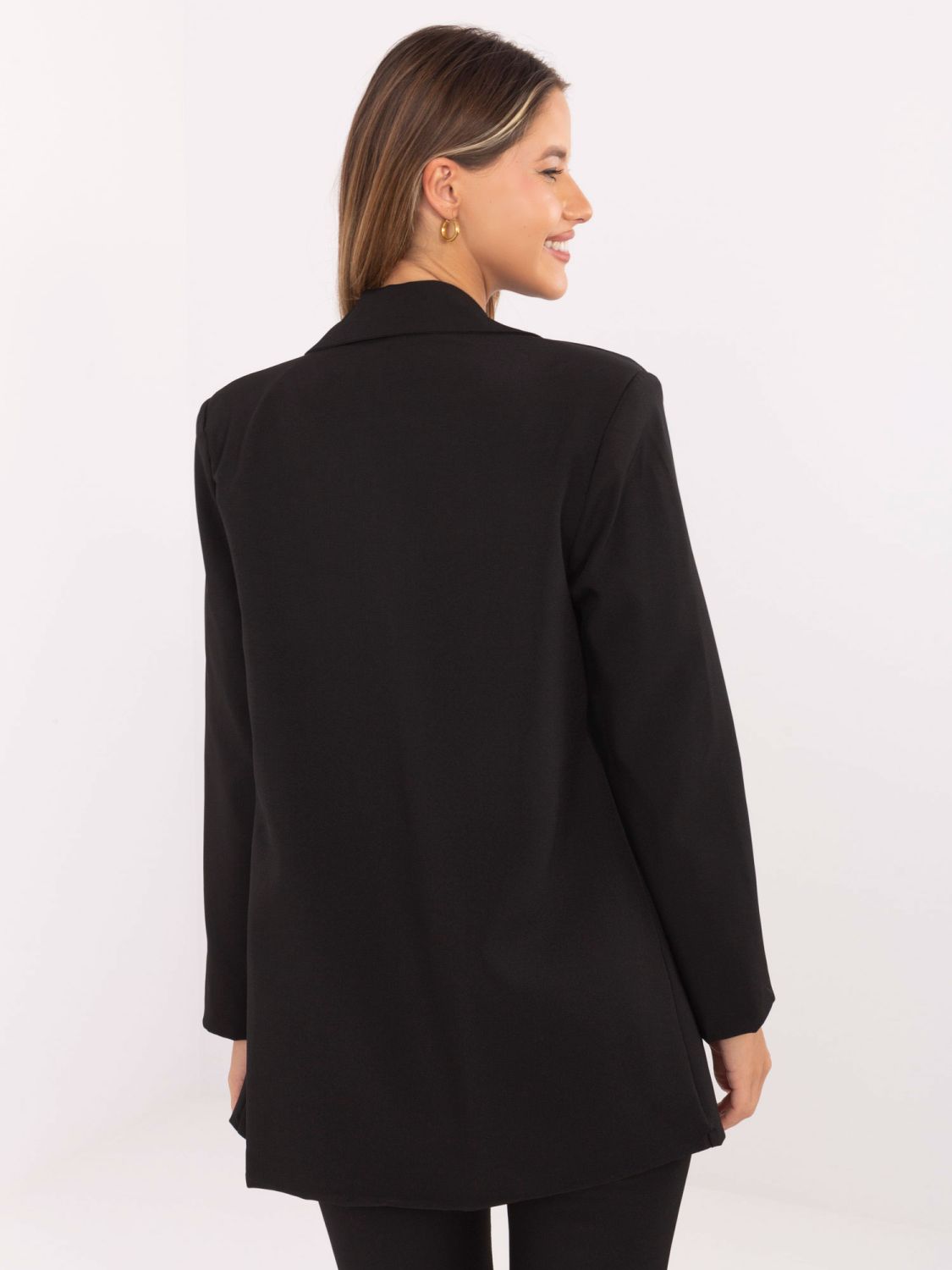 Sacou elegant negru cu căptușeală și broșă