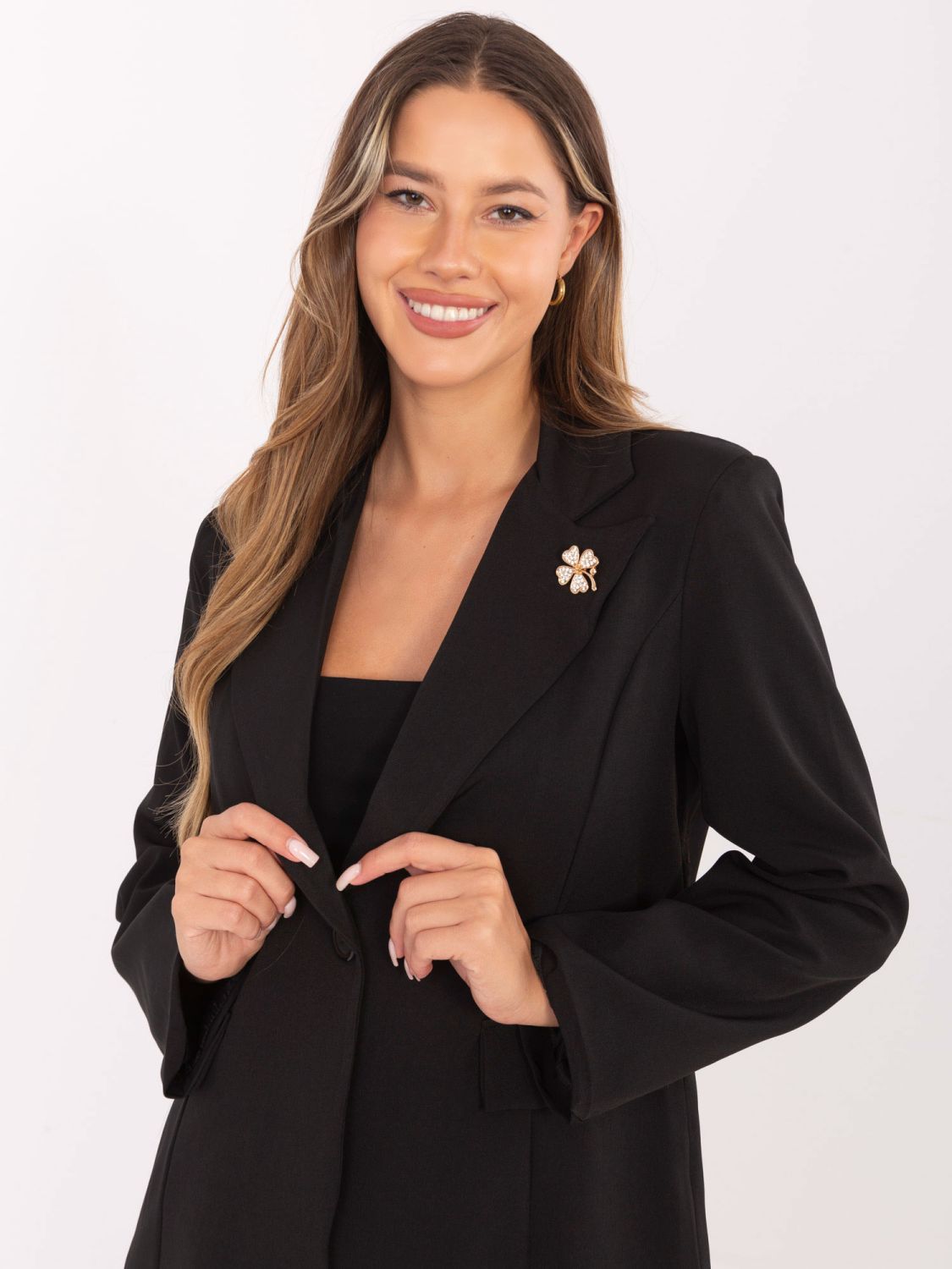 Sacou elegant negru cu broșă și căptușeală