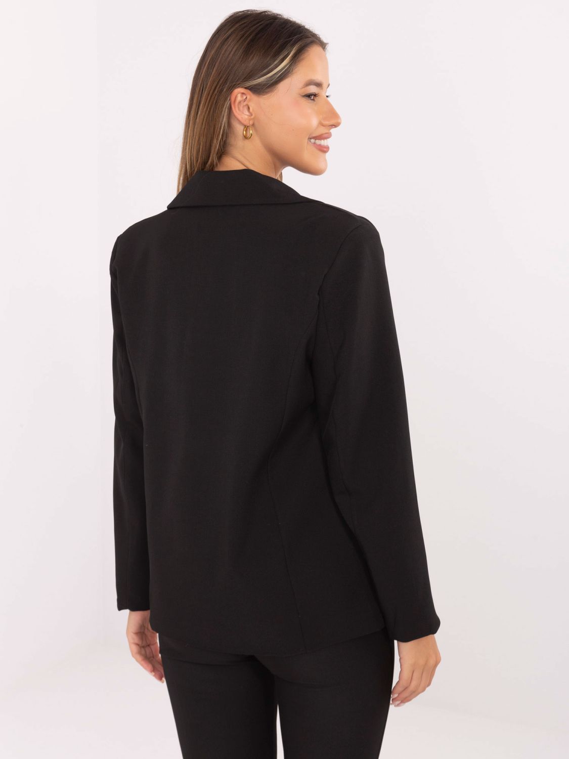 Sacou elegant negru cu broșă și căptușeală