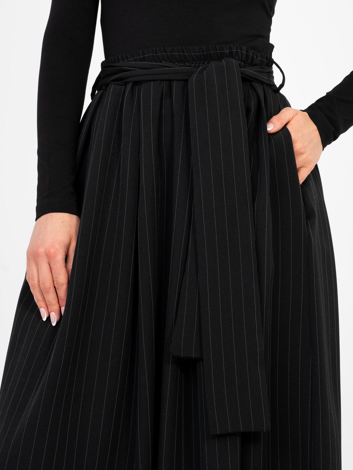 Fustă midi neagră elegantă cu curea și buzunare