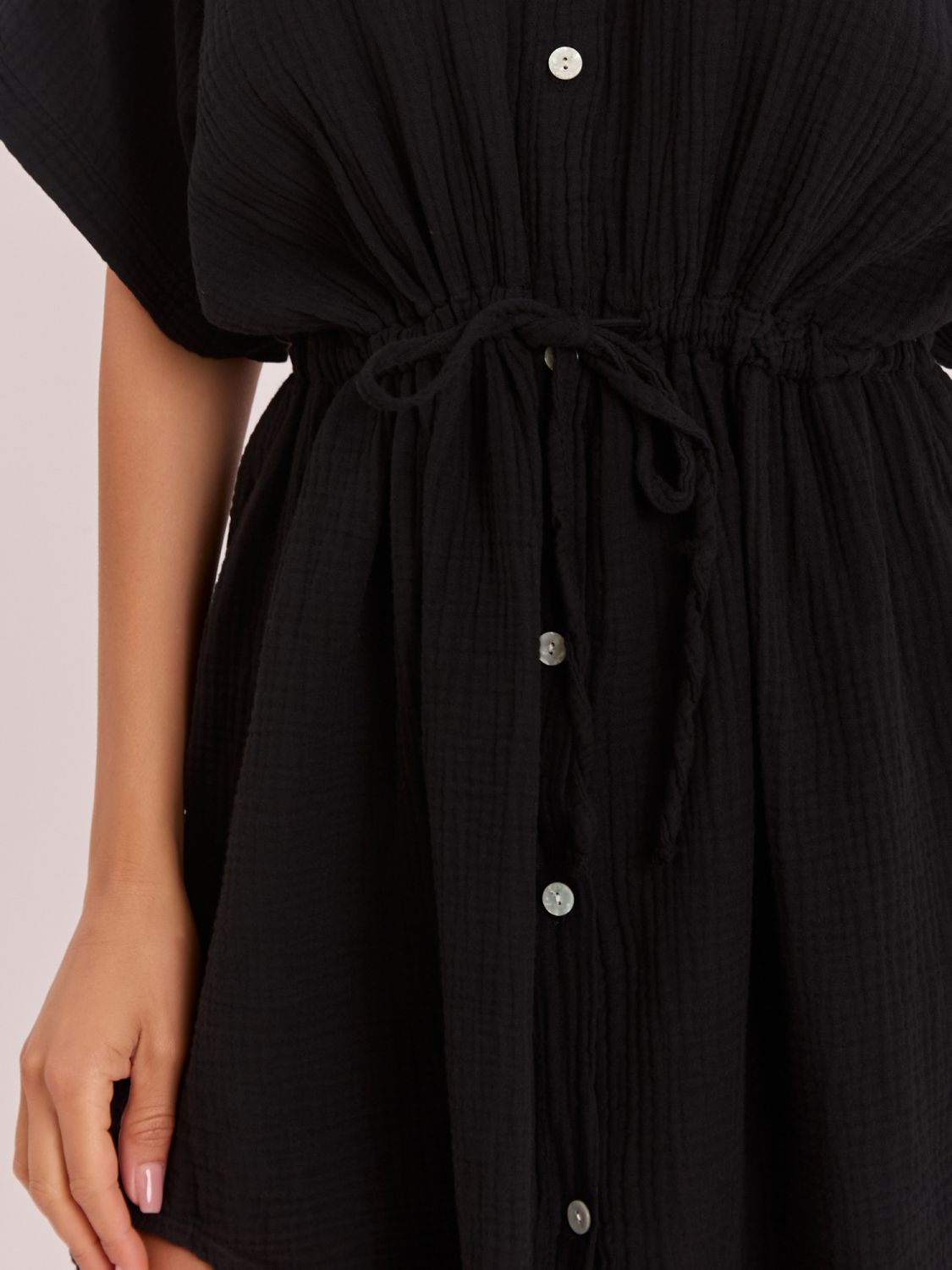 Rochie neagră oversize de vară cu guler